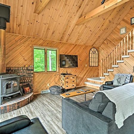 Riverfront Traverse City Cabin Fish, Kayak And Tube Exterior foto