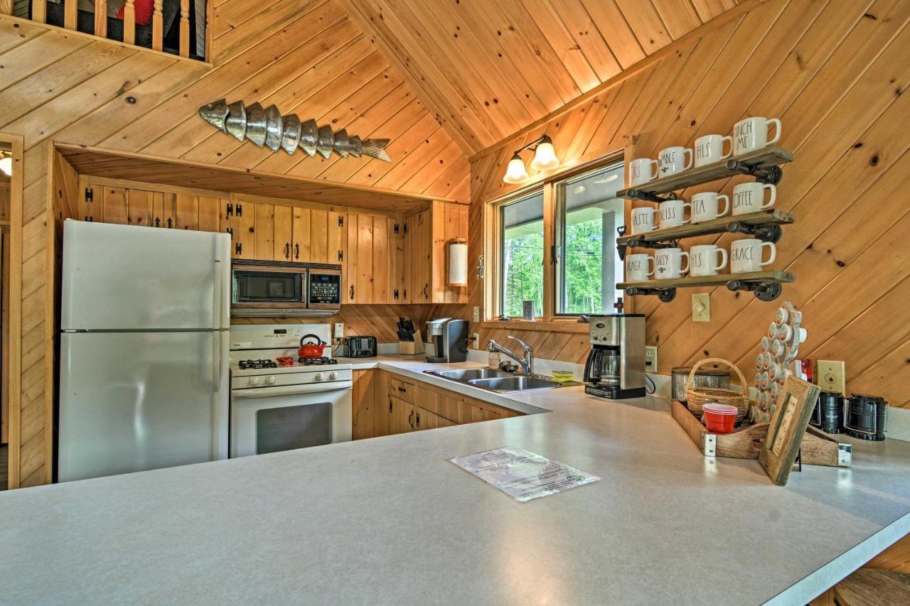 Riverfront Traverse City Cabin Fish, Kayak And Tube Exterior foto
