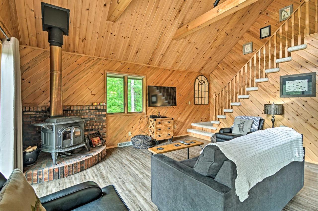Riverfront Traverse City Cabin Fish, Kayak And Tube Exterior foto