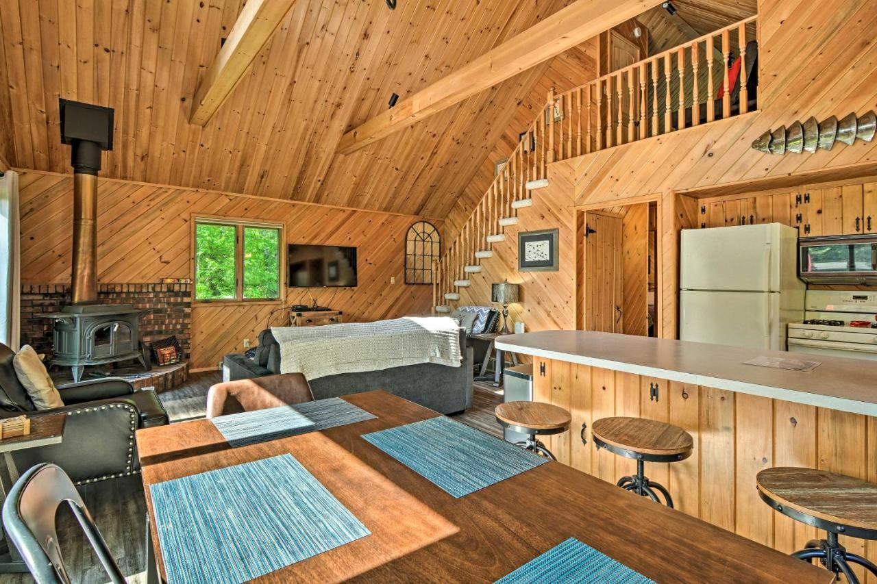 Riverfront Traverse City Cabin Fish, Kayak And Tube Exterior foto