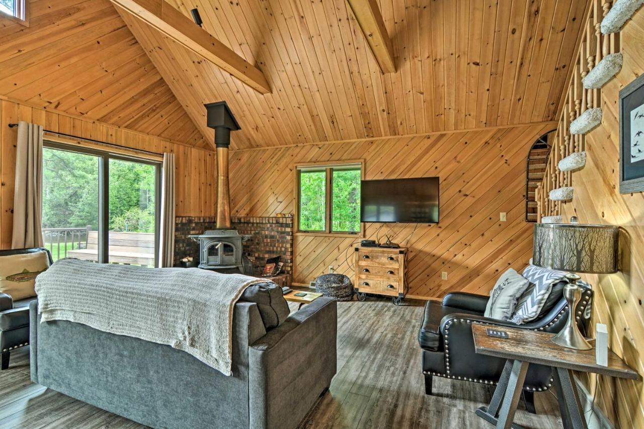 Riverfront Traverse City Cabin Fish, Kayak And Tube Exterior foto