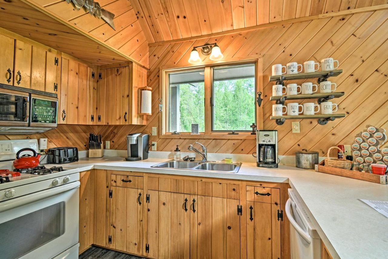 Riverfront Traverse City Cabin Fish, Kayak And Tube Exterior foto