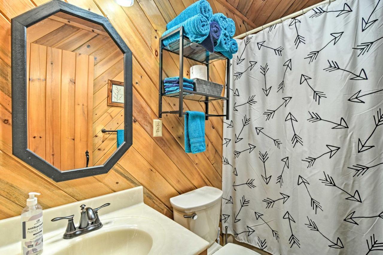 Riverfront Traverse City Cabin Fish, Kayak And Tube Exterior foto