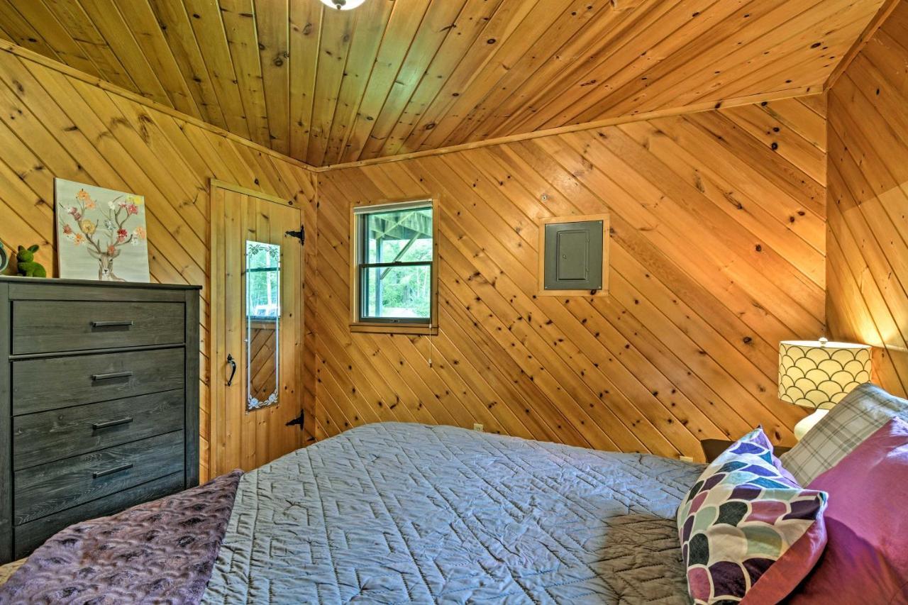 Riverfront Traverse City Cabin Fish, Kayak And Tube Exterior foto