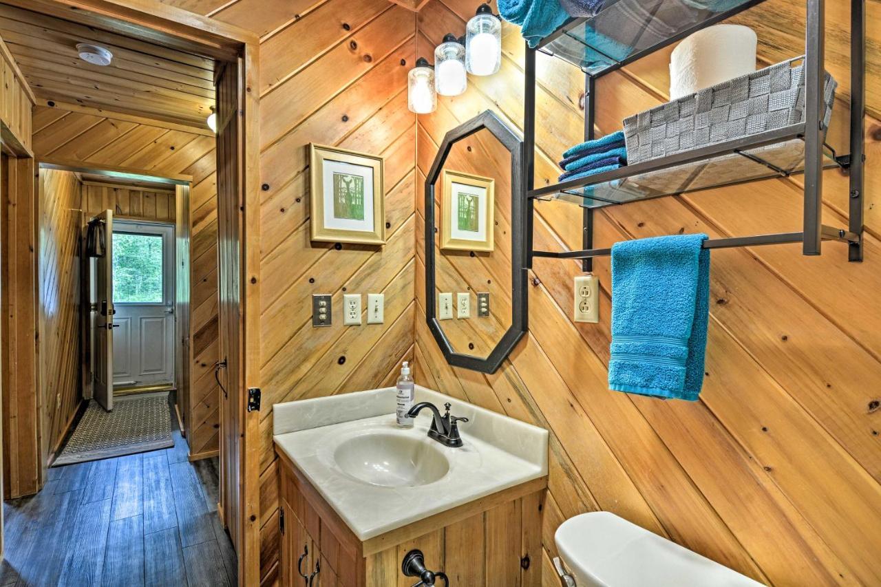 Riverfront Traverse City Cabin Fish, Kayak And Tube Exterior foto