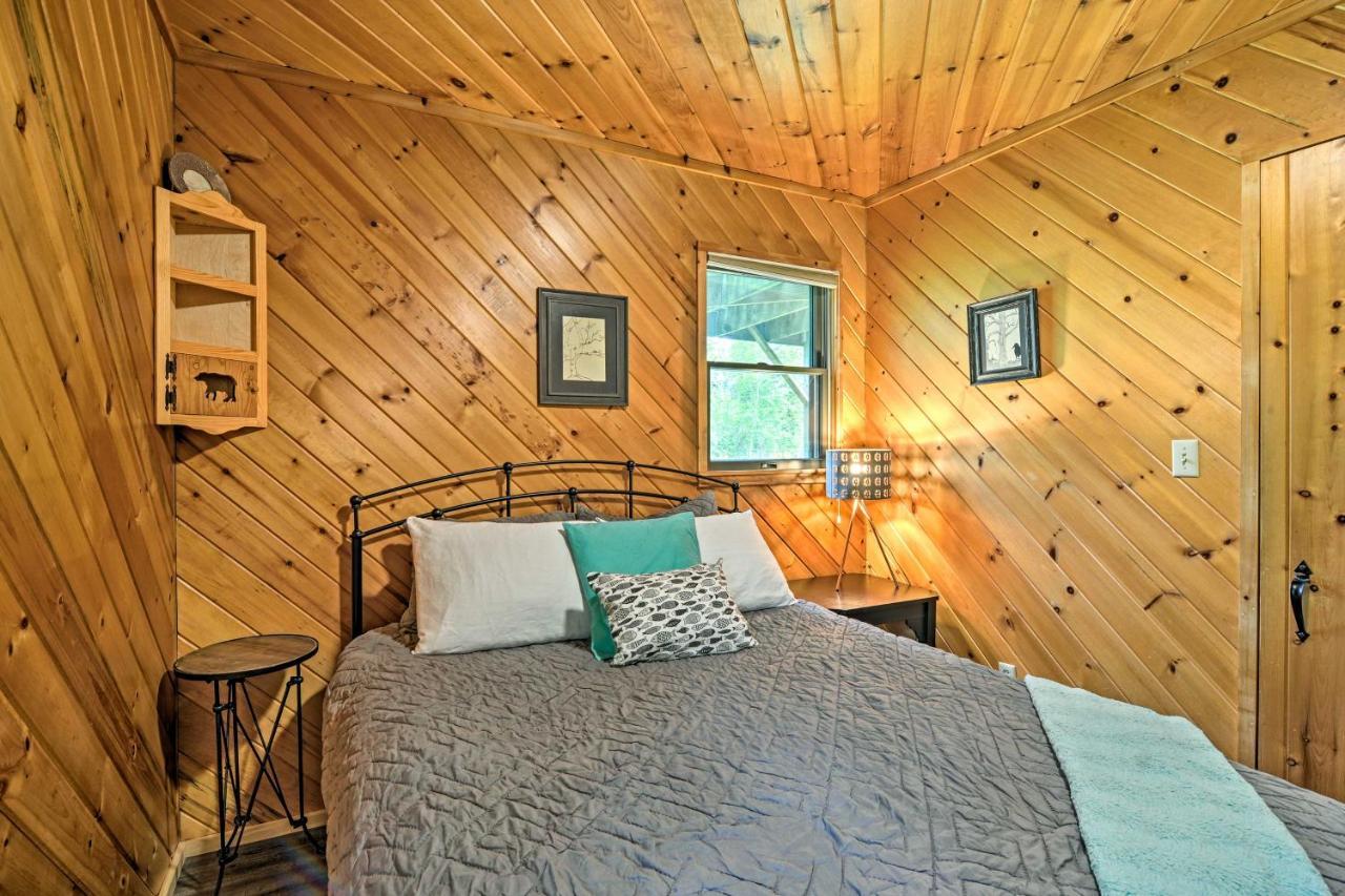 Riverfront Traverse City Cabin Fish, Kayak And Tube Exterior foto