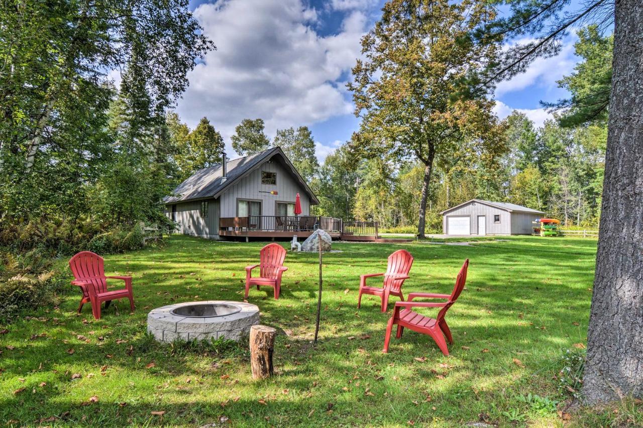 Riverfront Traverse City Cabin Fish, Kayak And Tube Exterior foto