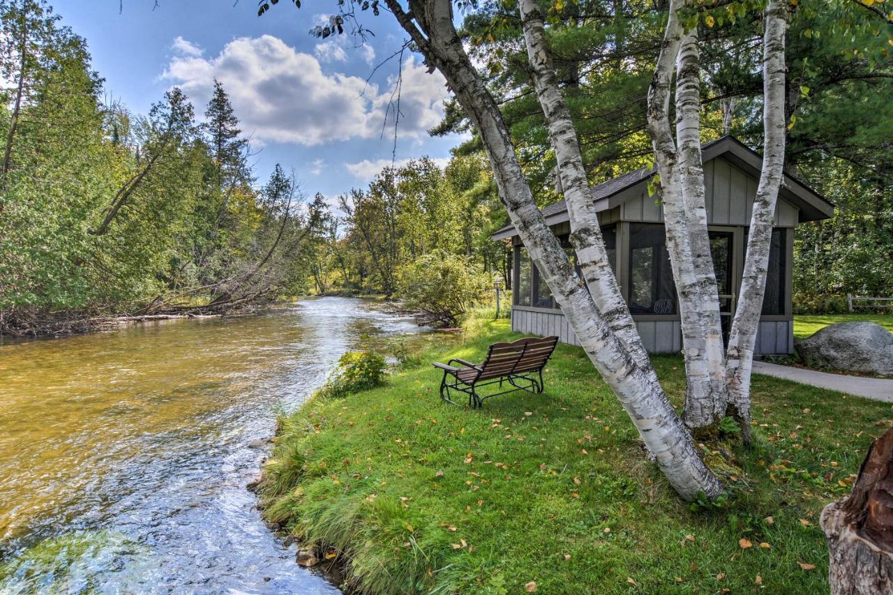 Riverfront Traverse City Cabin Fish, Kayak And Tube Exterior foto