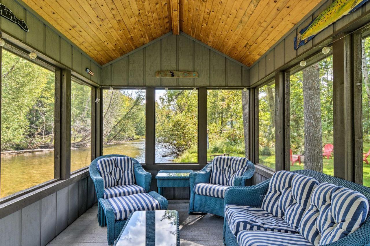 Riverfront Traverse City Cabin Fish, Kayak And Tube Exterior foto