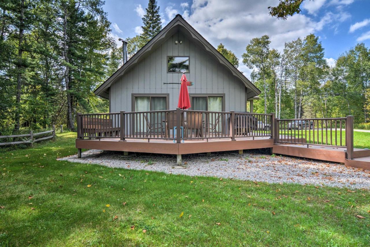 Riverfront Traverse City Cabin Fish, Kayak And Tube Exterior foto